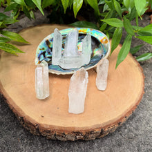 Clear Quartz Crystal Points 2–3″ – Energy Amplifier & Meditation Tools