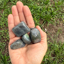 Labradorite Tumble Stone | Intuition, Protection & Transformation Crystal