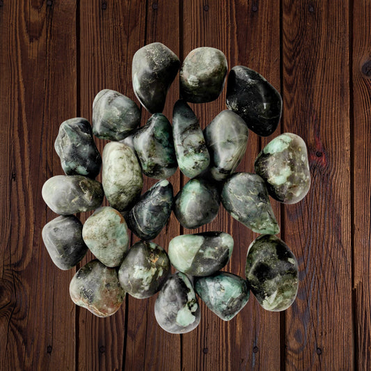 Emerald Tumbled Stone – Heart Chakra Healing & Abundance Gem