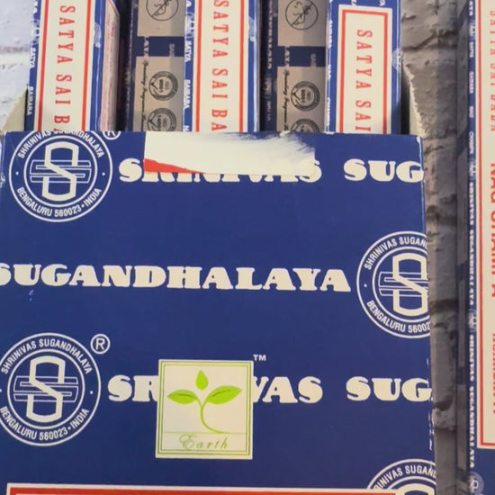 Open display box of Satya Sai Baba Nag Champa 10g incense beside a closed box and single package⠋